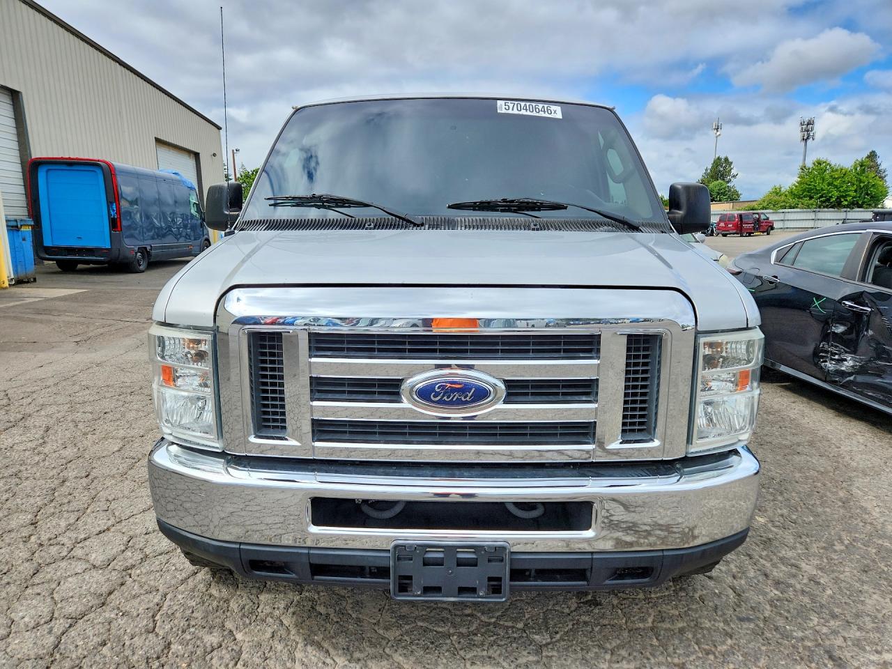 Ford Econoline E350 Super Duty Wagon