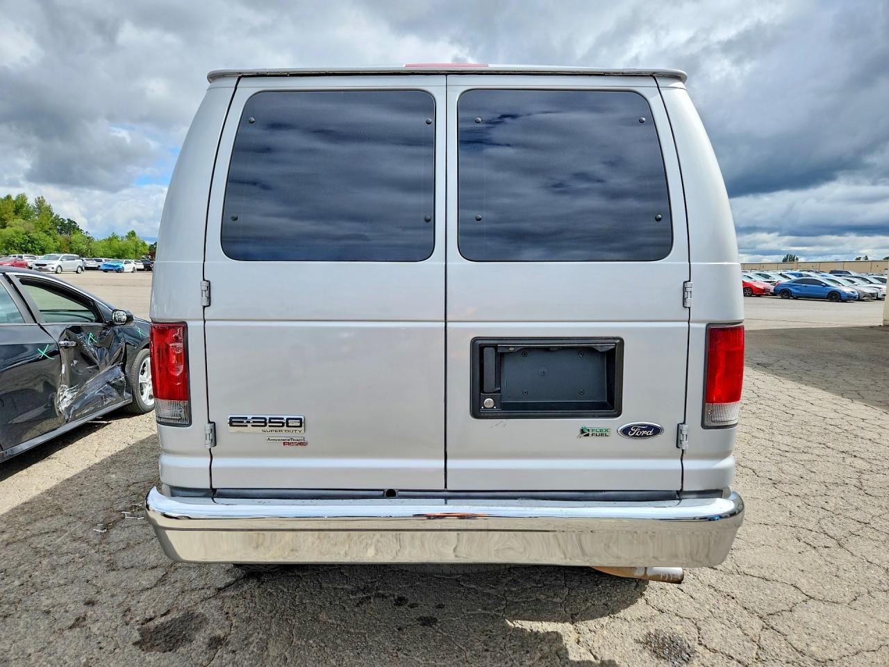 Ford Econoline E350 Super Duty Wagon