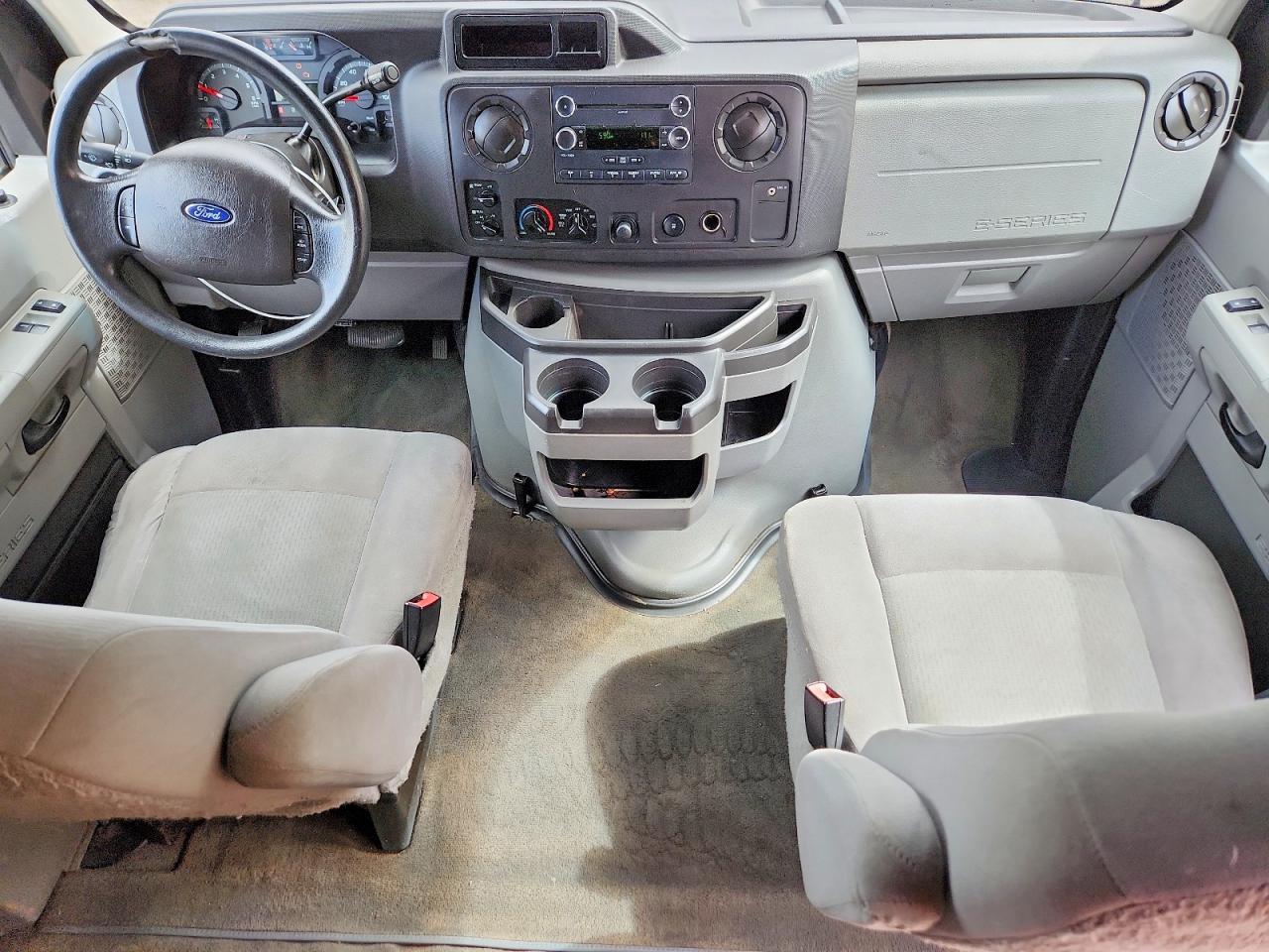 Ford Econoline E350 Super Duty Wagon