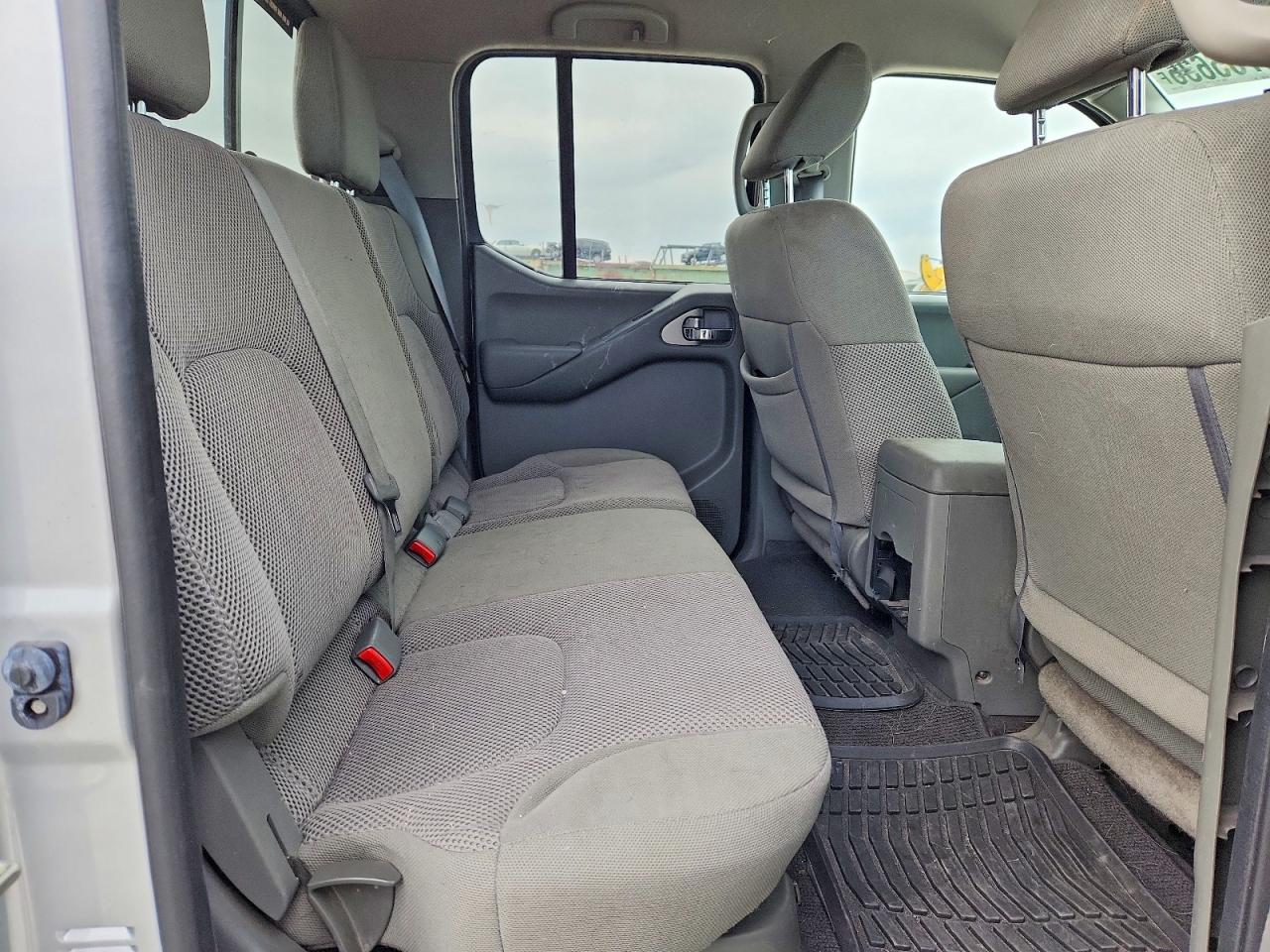 Nissan Frontier Sv