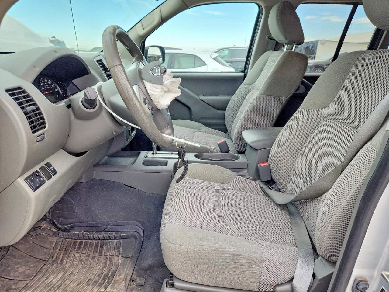 Nissan Frontier Sv