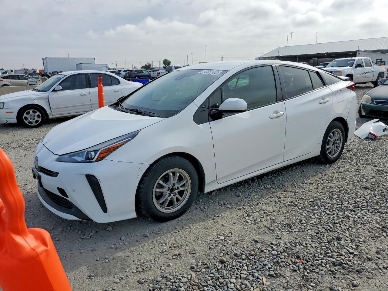 Salvage Toyota Prius Image