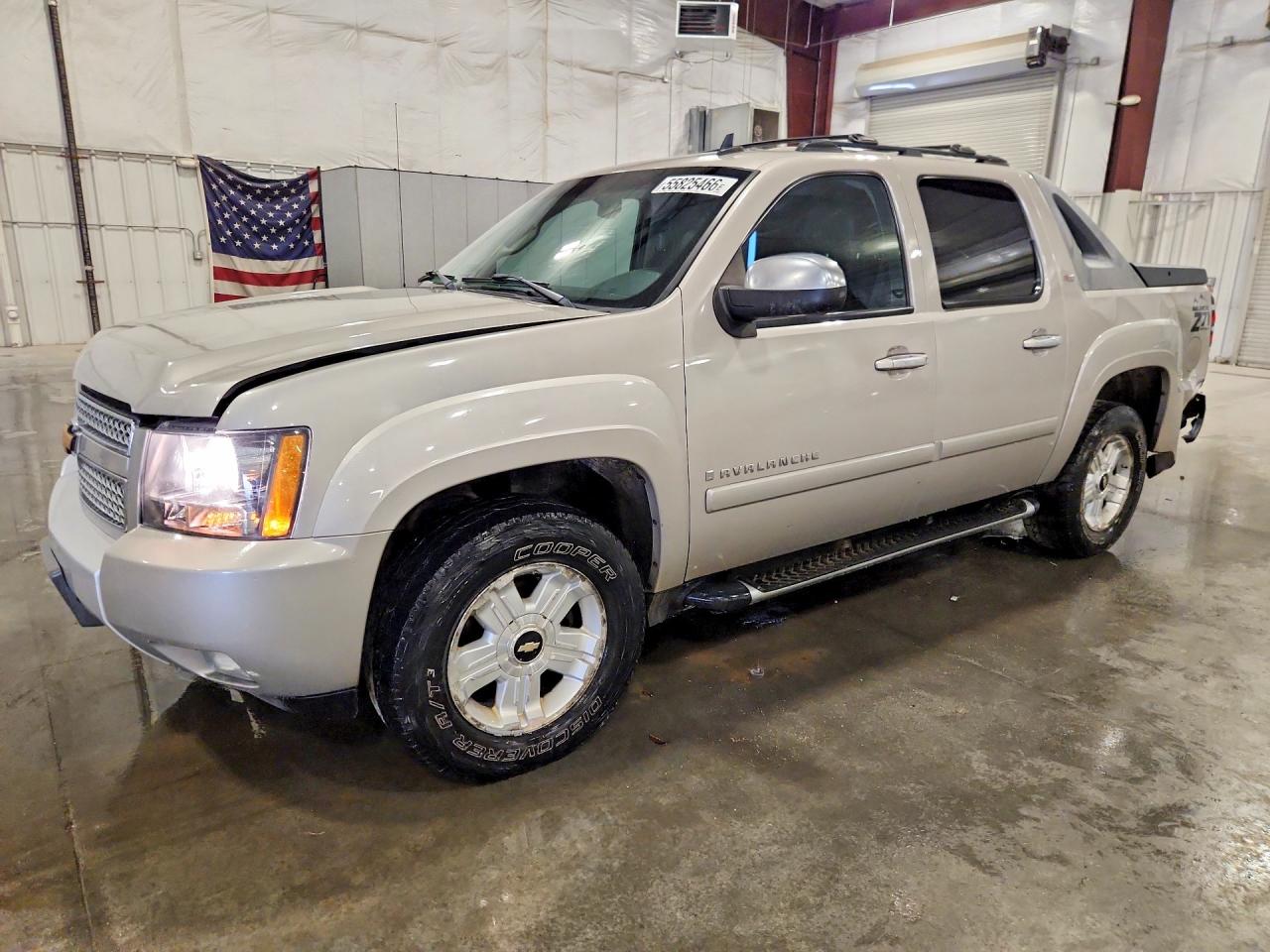 Salvage Chevrolet Avalanche Image