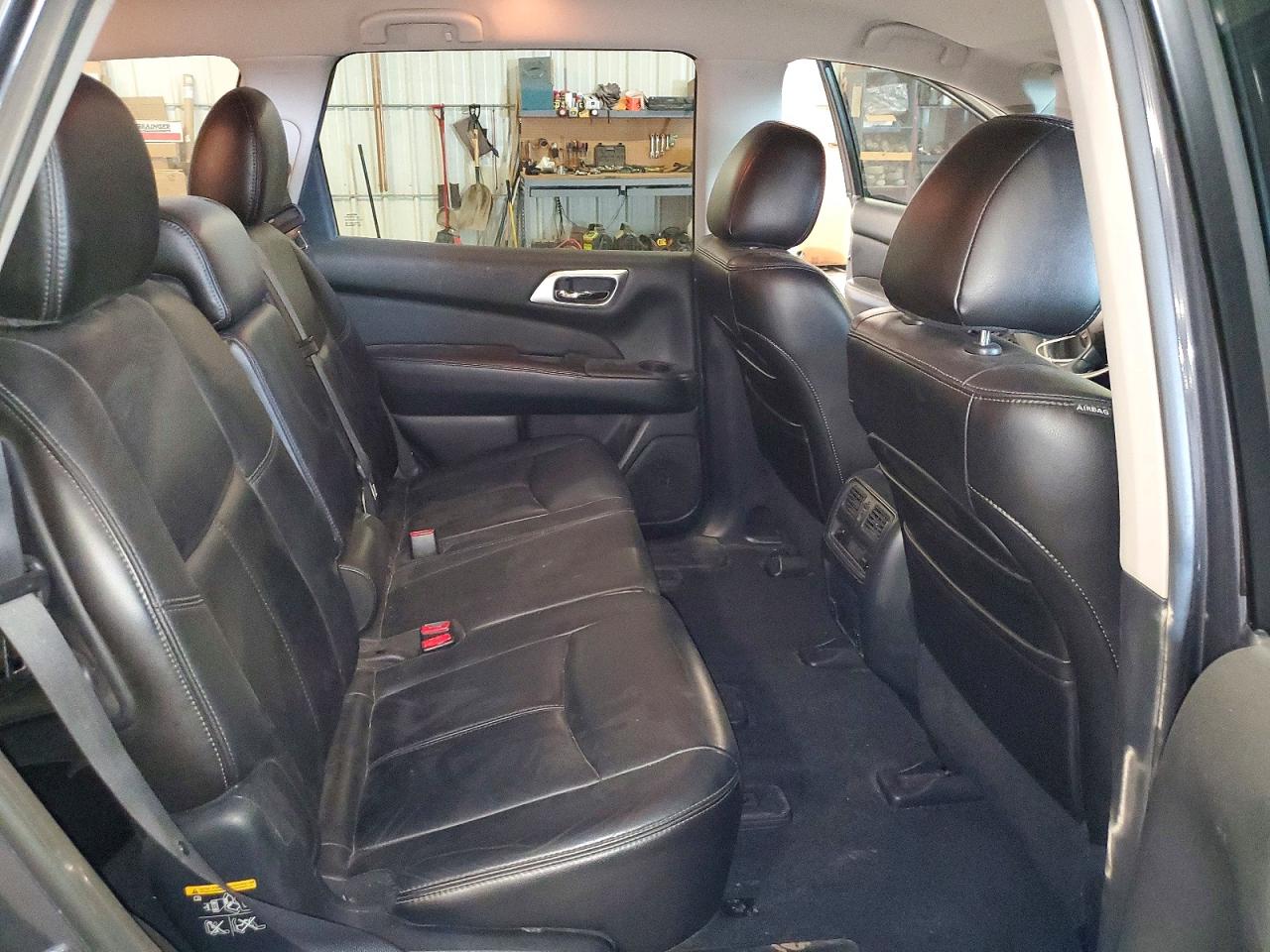 Nissan Pathfinder S