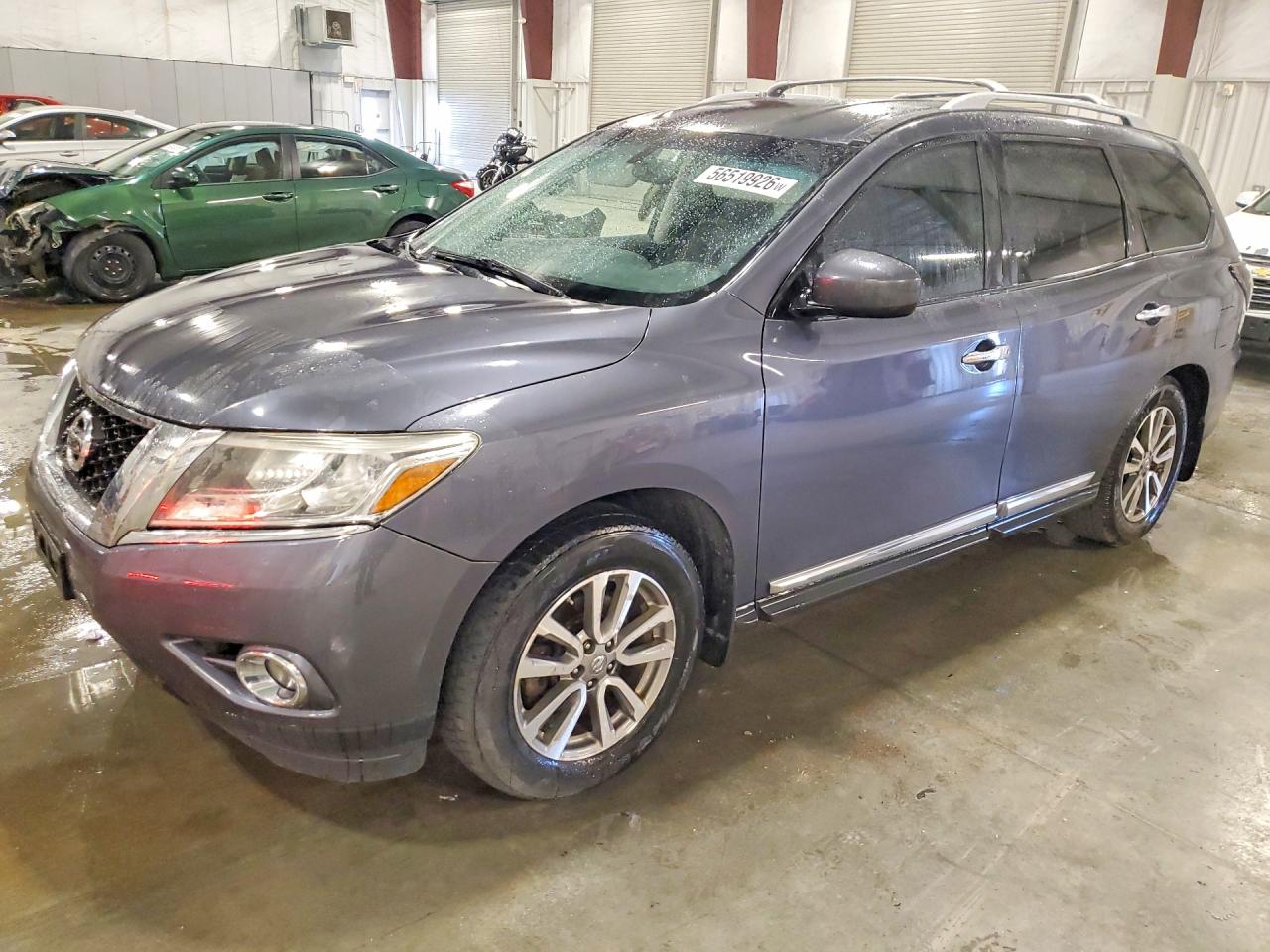Salvage Nissan Pathfinder Image