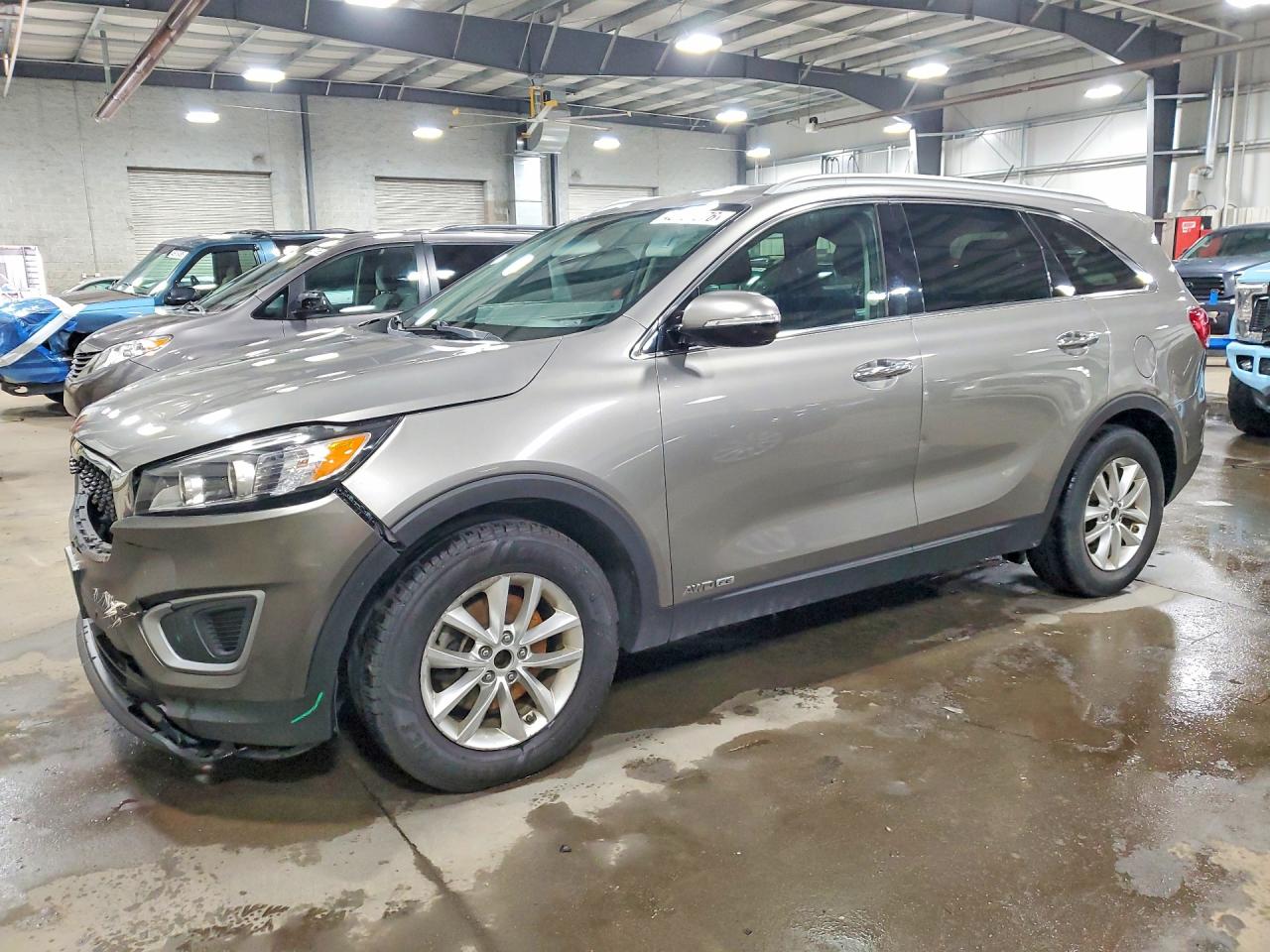 Salvage Kia Sorento Image