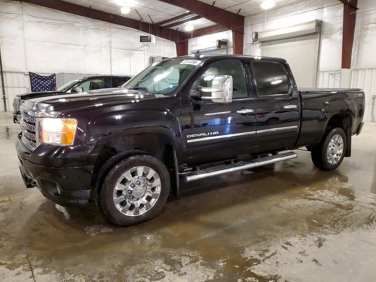 Salvage GMC Sierra Image