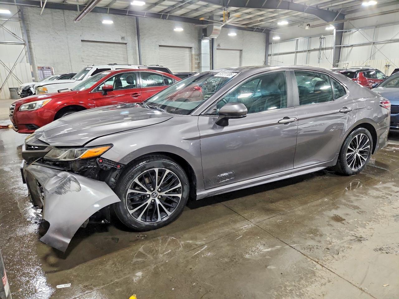 Salvage Toyota Camry Image