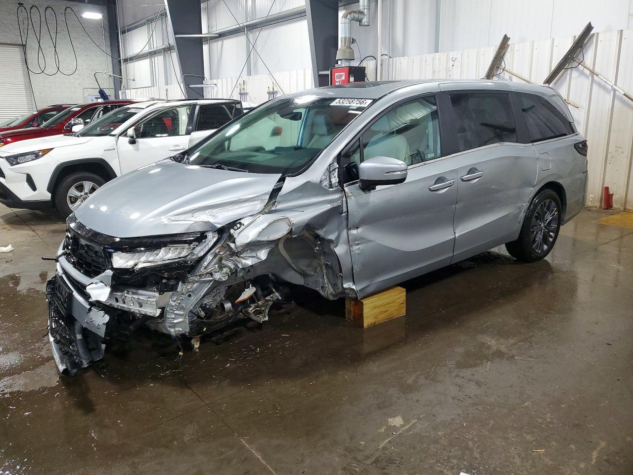 Salvage Honda Odyssey Image