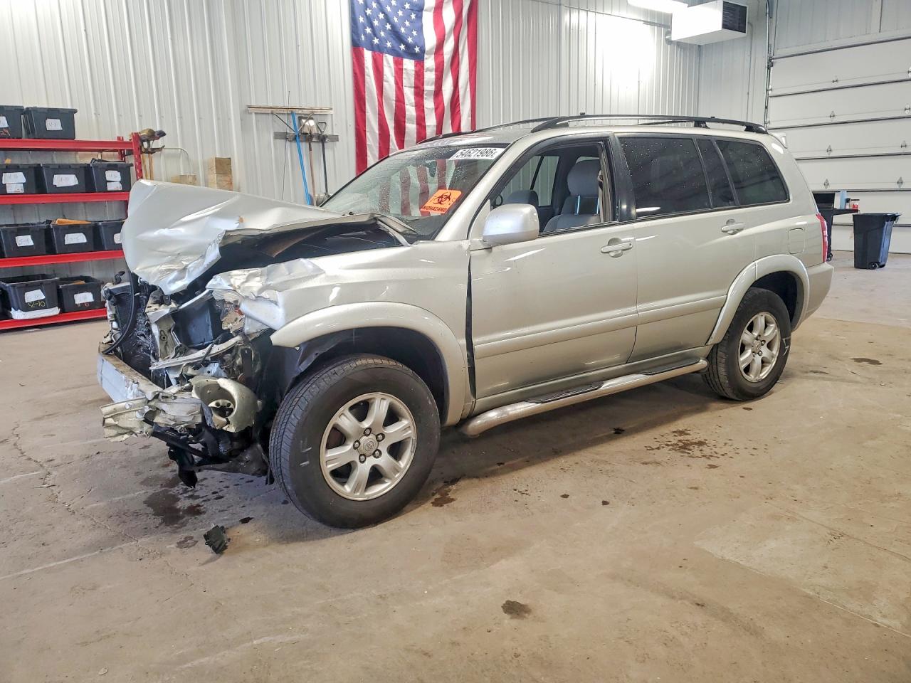 Salvage Toyota Highlander Image