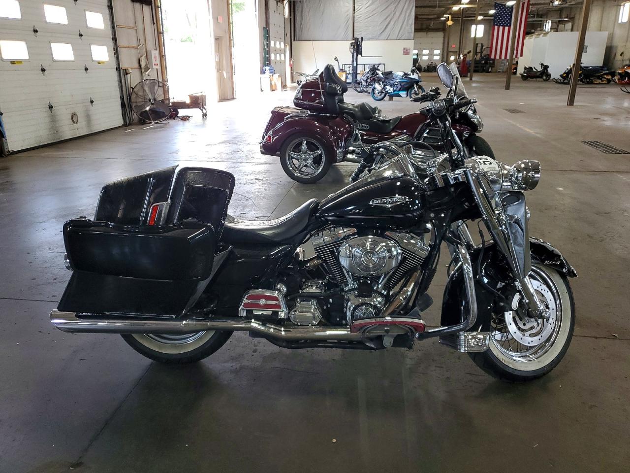 Salvage Harley-Davidson Fl Image