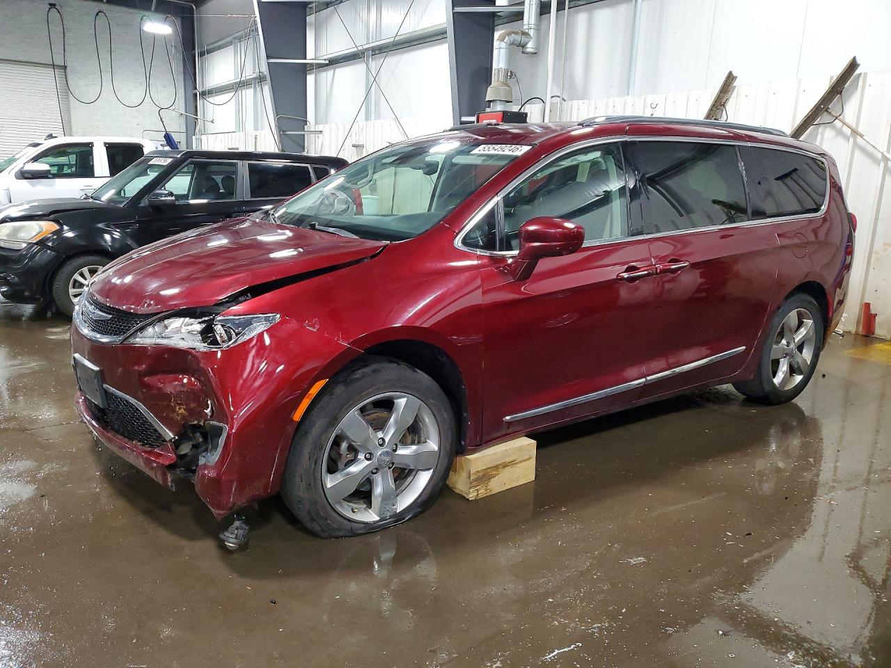 Salvage Chrysler Pacifica Image