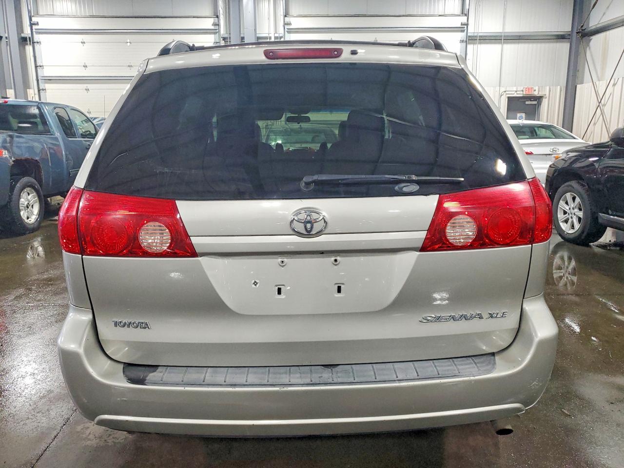 Toyota Sienna Xle 7 Passenger