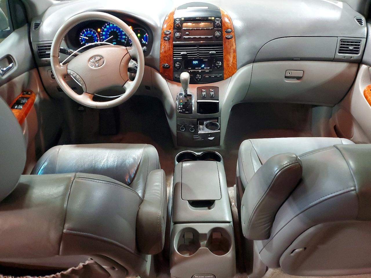 Toyota Sienna Xle 7 Passenger