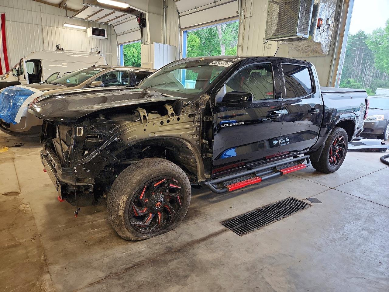 Salvage Chevrolet Colorado Image