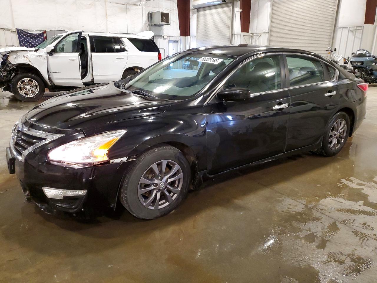 Salvage Nissan Altima Image