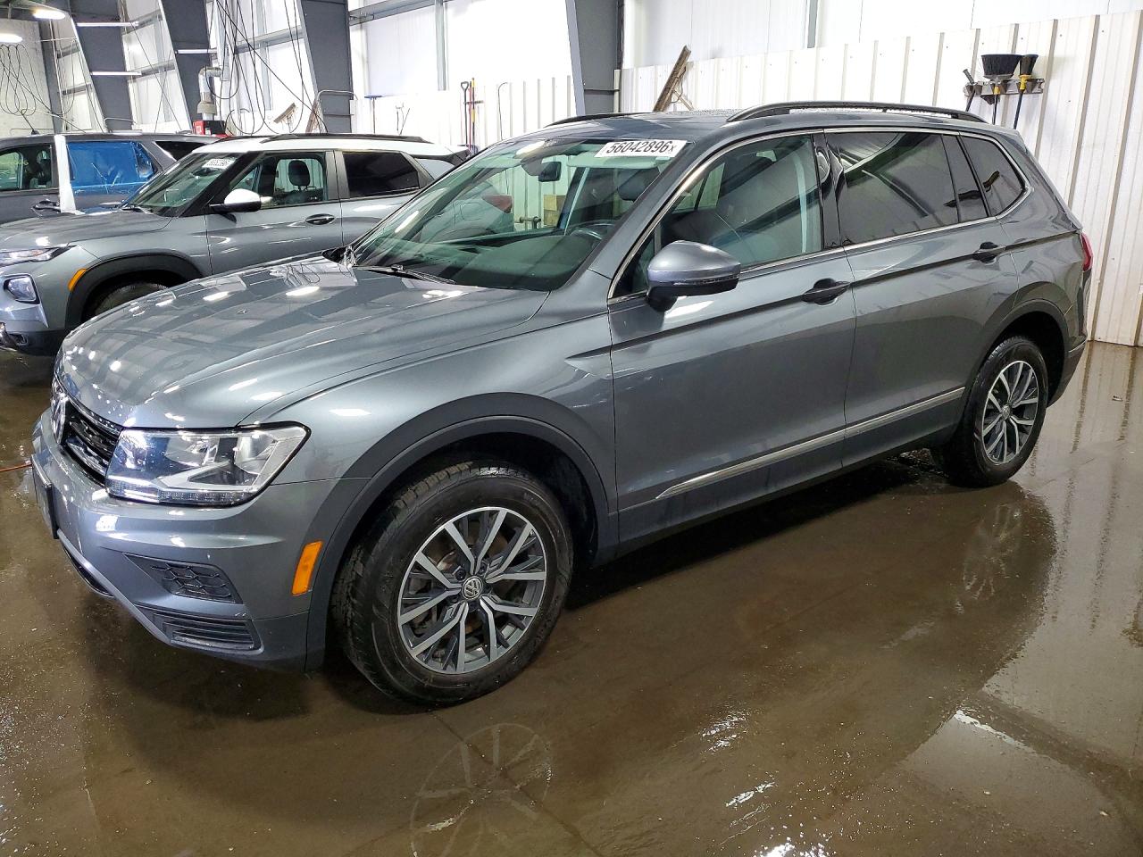 Salvage Volkswagen Tiguan Image