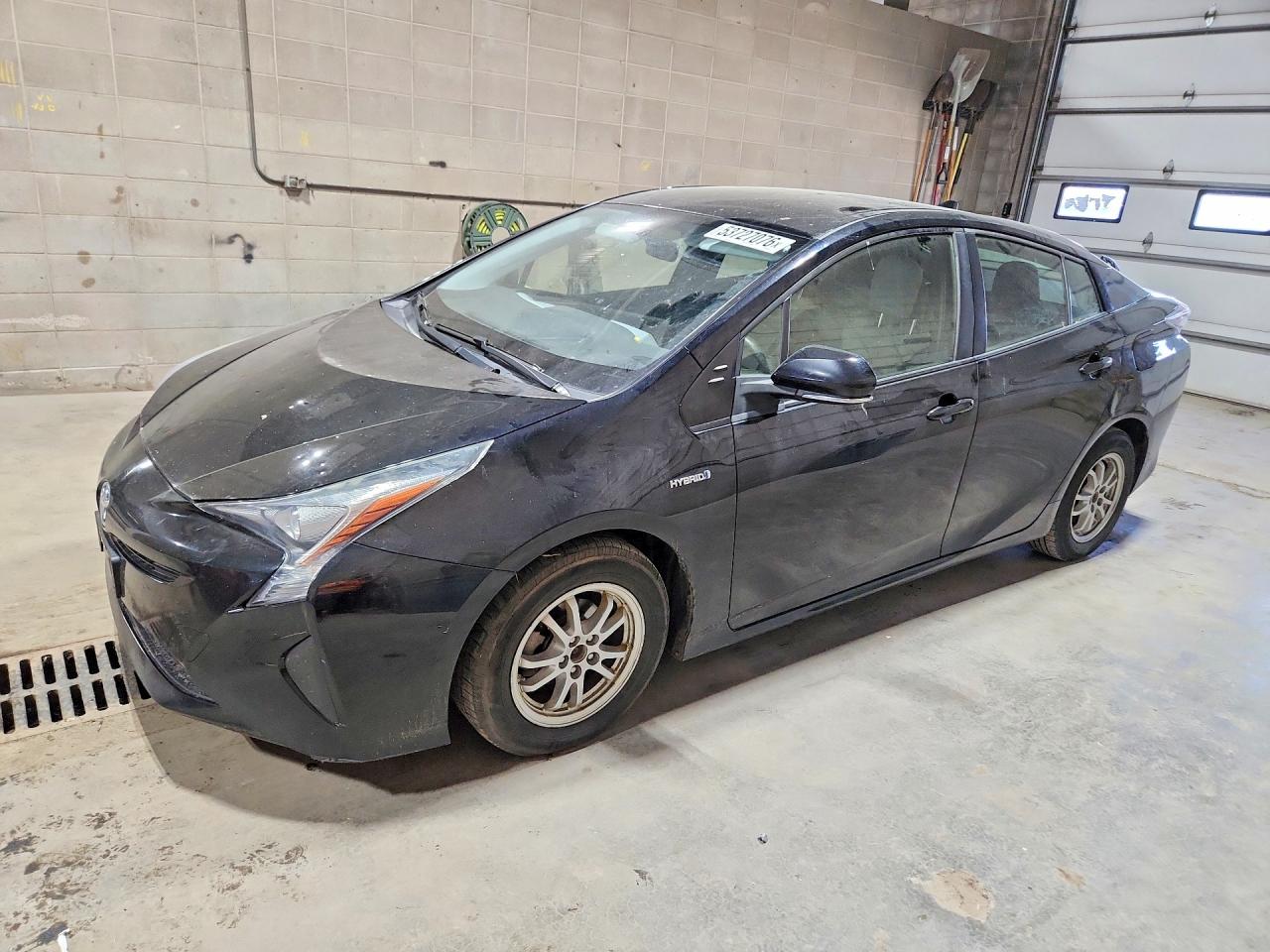Salvage Toyota Prius Image
