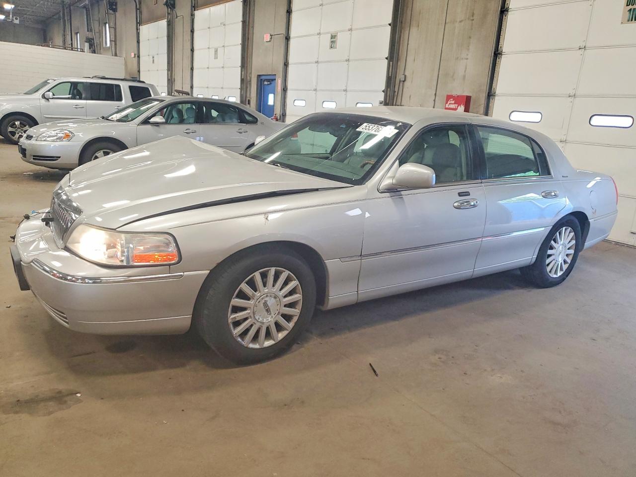 Salvage Lincoln Towncar Image