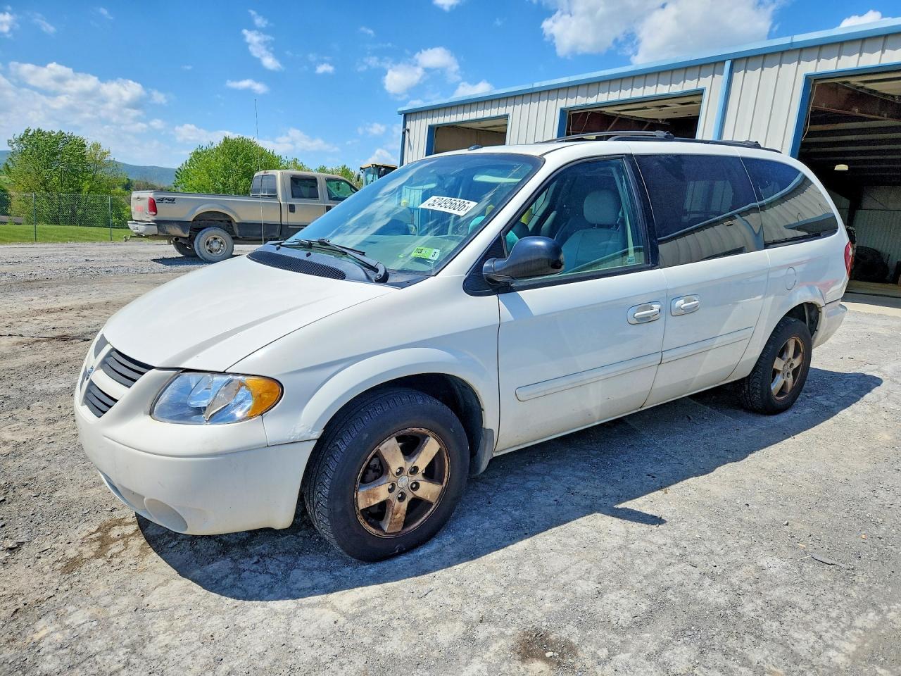 Salvage Dodge Caravan Image