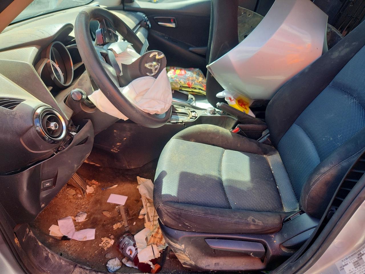 Toyota Yaris Base