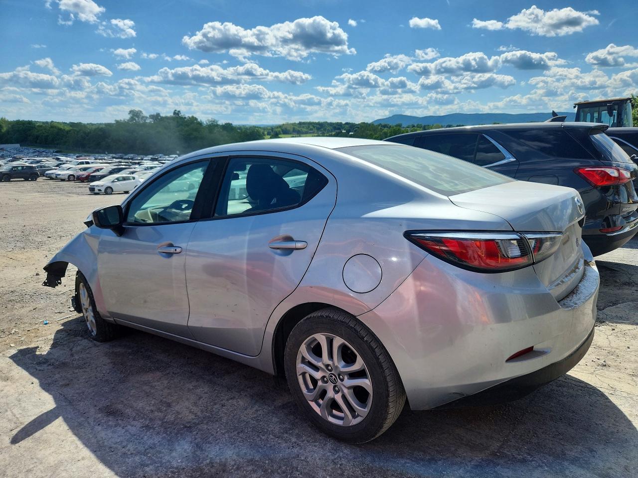 Toyota Yaris Base
