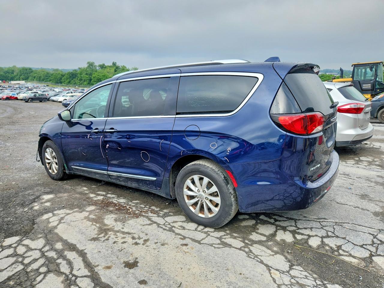 Chrysler Pacifica Touring L