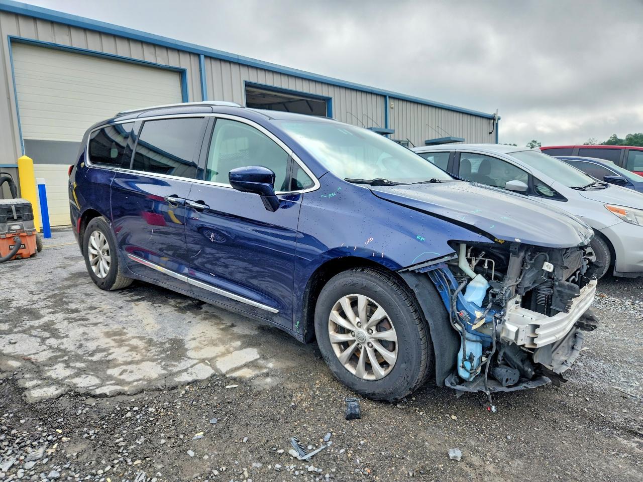Chrysler Pacifica Touring L