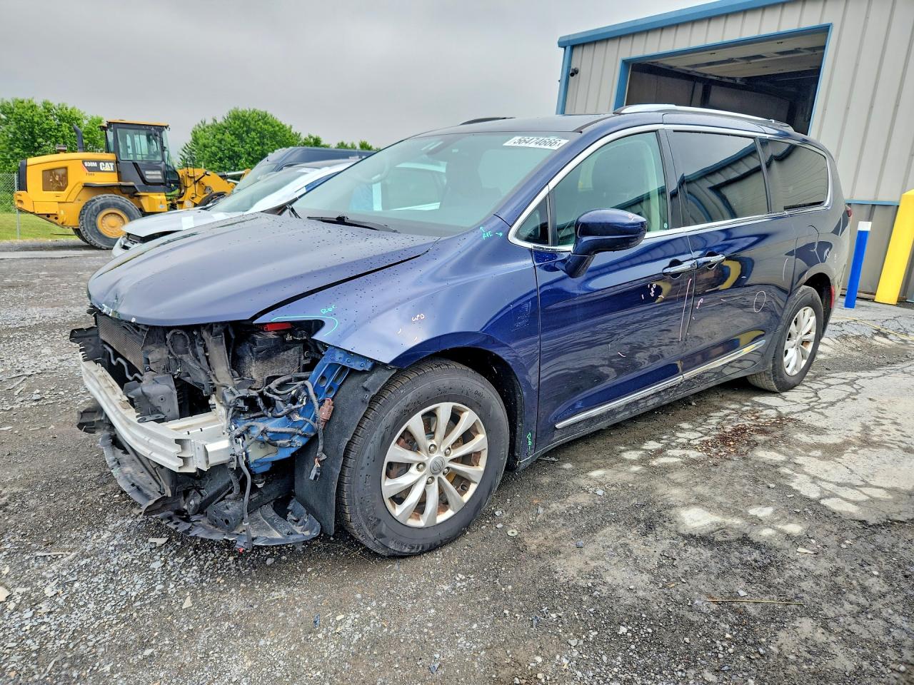 Salvage Chrysler Pacifica Image