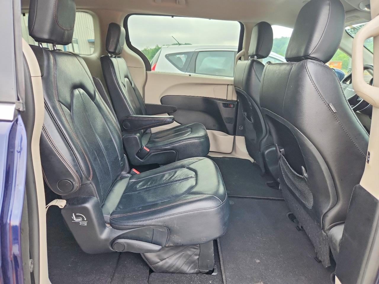 Chrysler Pacifica Touring L