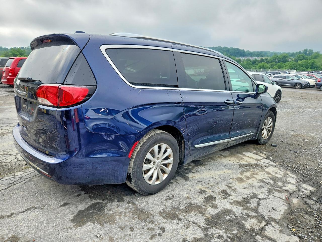 Chrysler Pacifica Touring L
