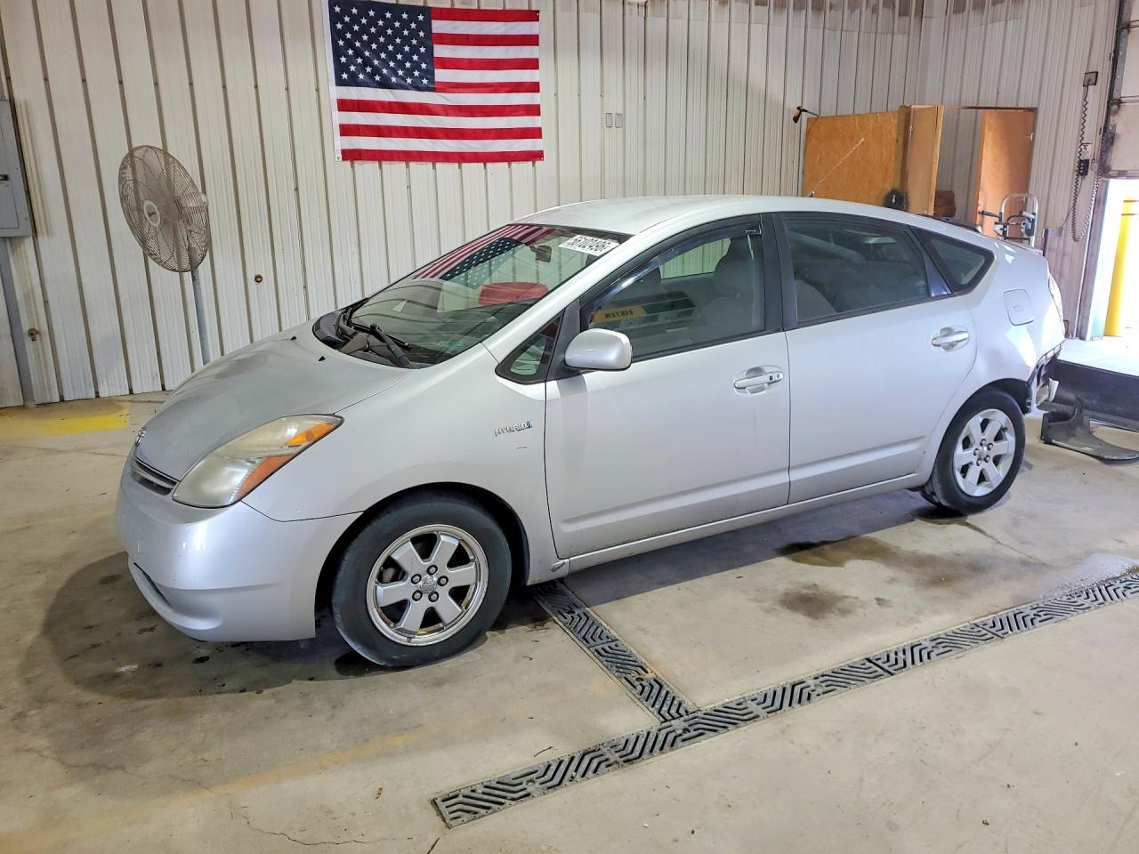 Salvage Toyota Prius Image