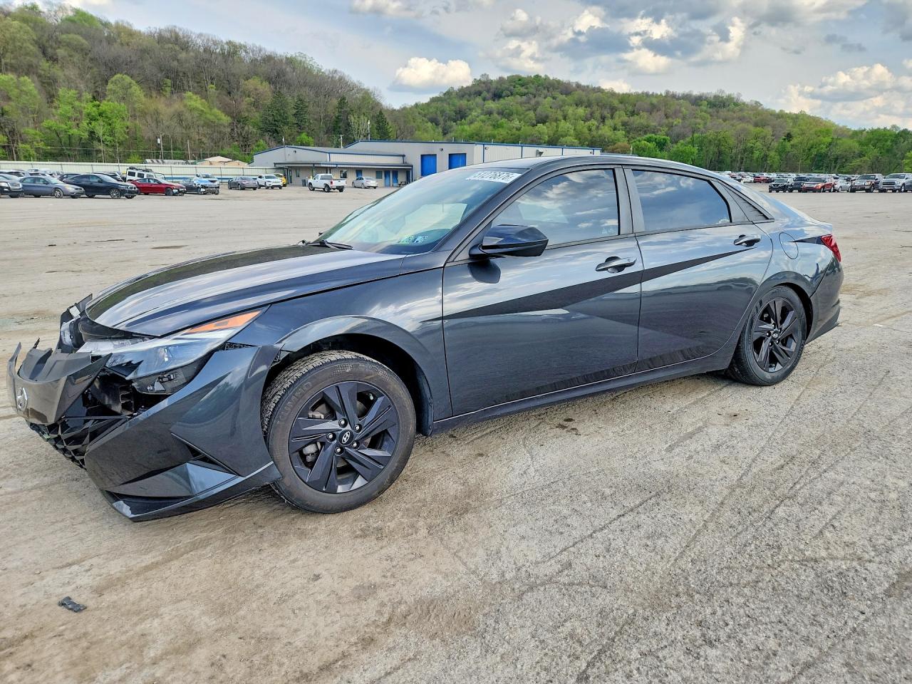 Salvage Hyundai ELANTRA Image