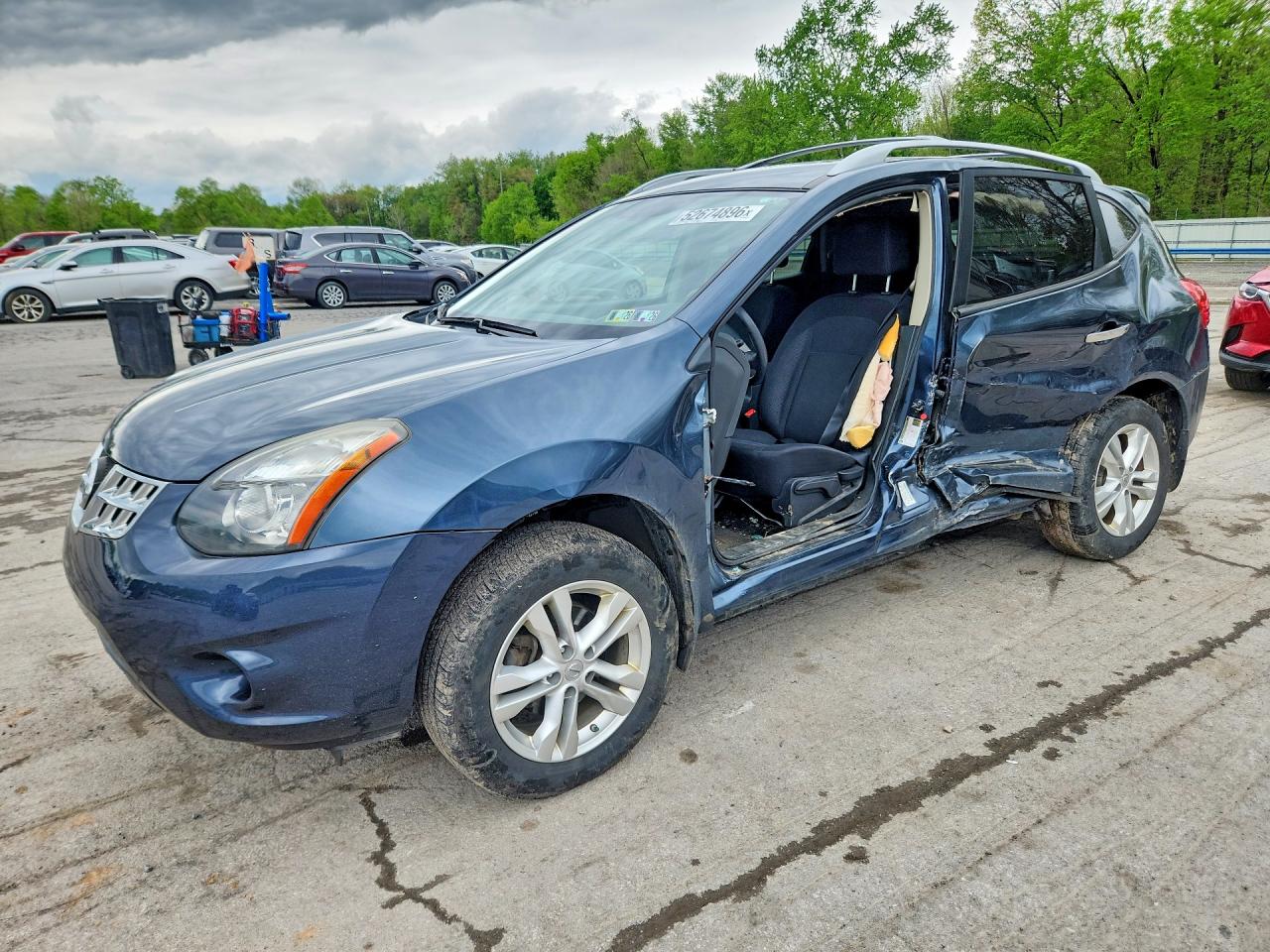 Salvage Nissan Rogue Image