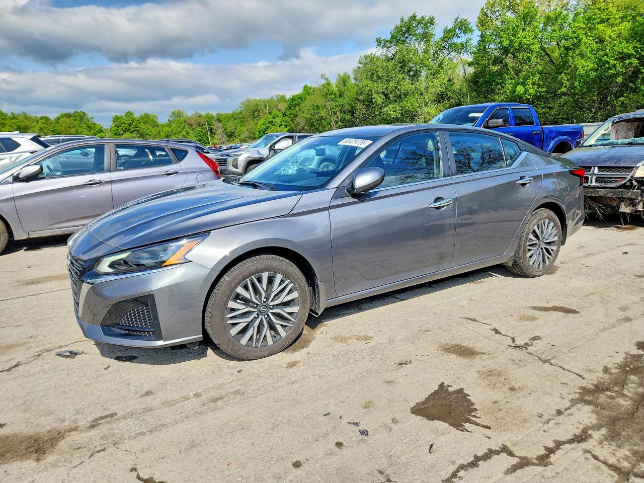 Salvage Nissan Altima Image