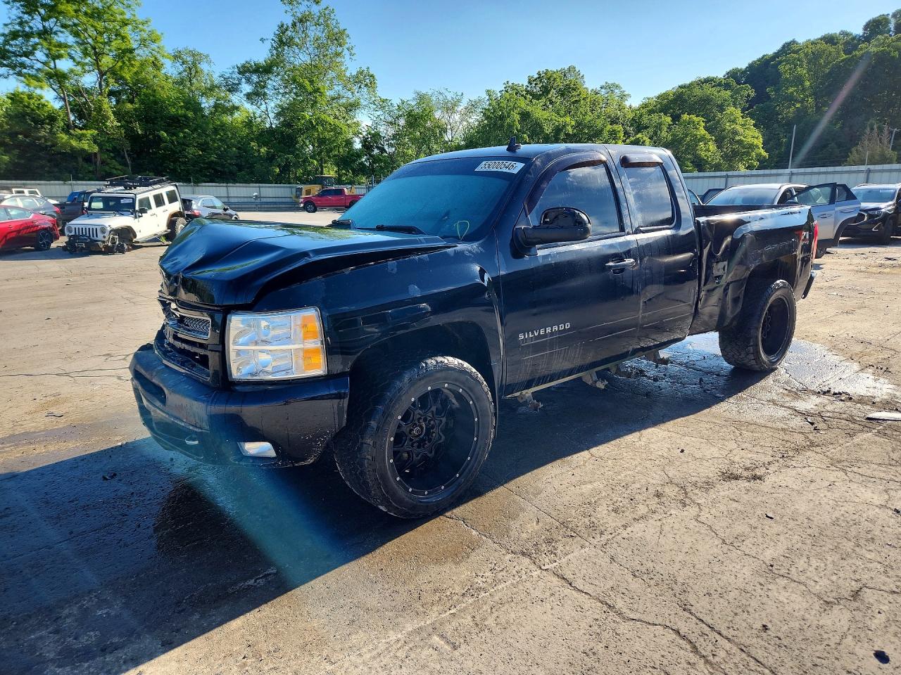 Salvage Chevrolet Silverado Image