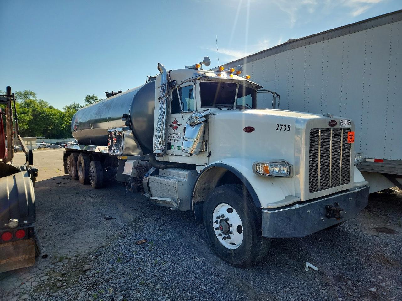 Salvage Peterbilt 367 Image
