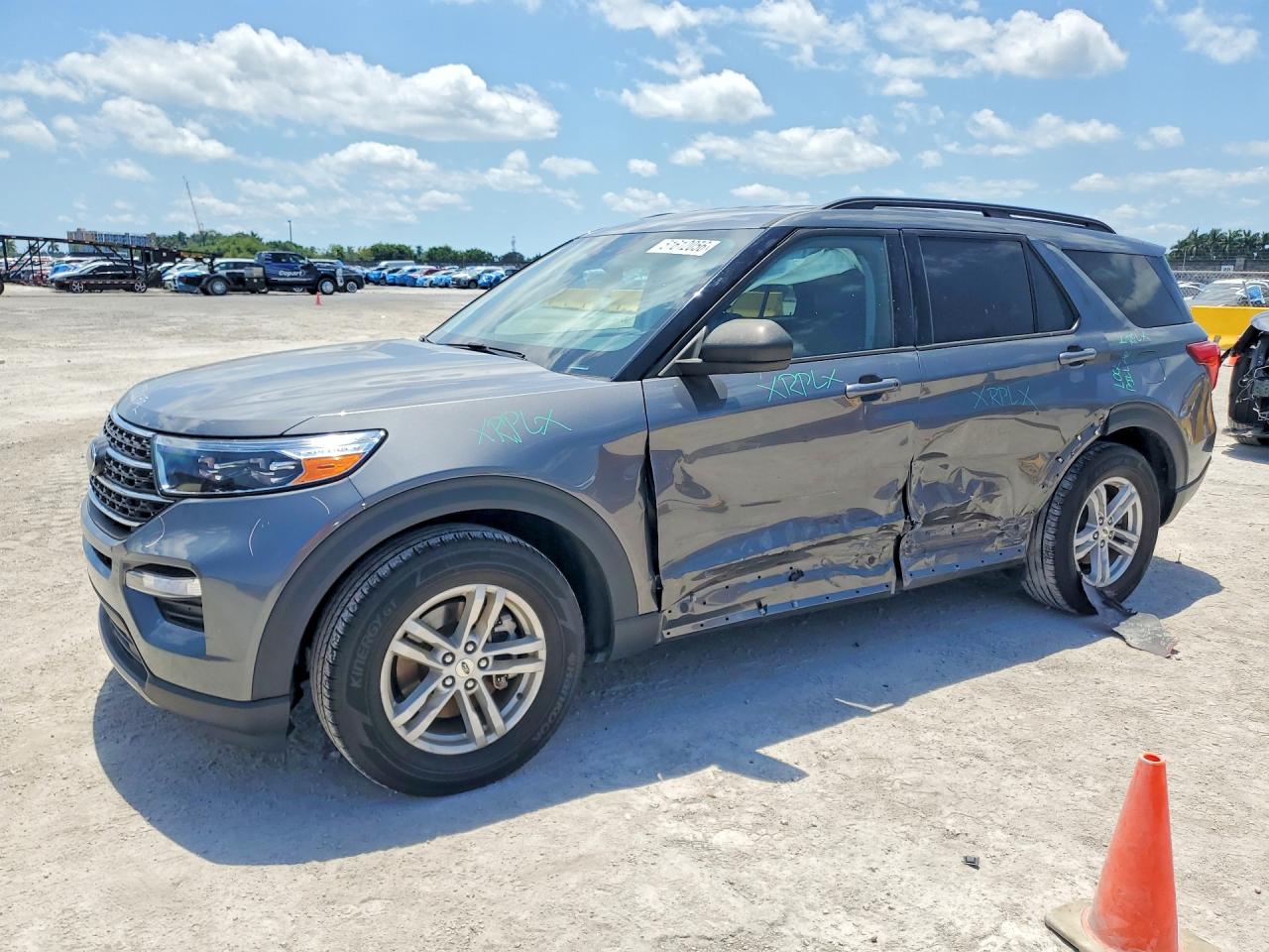 Salvage Ford Explorer Image