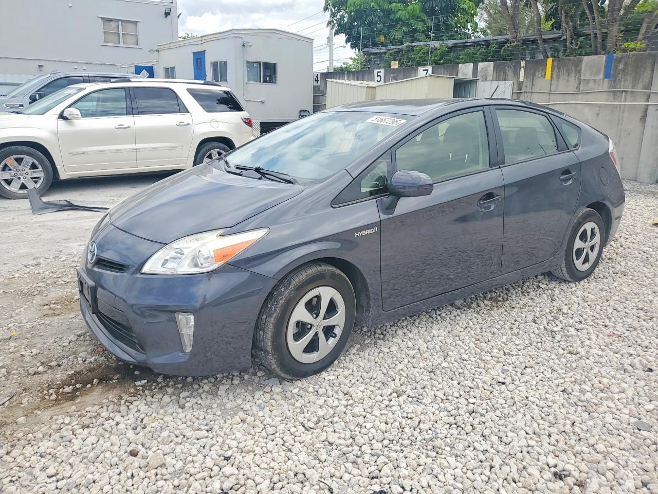 Salvage Toyota Prius Image