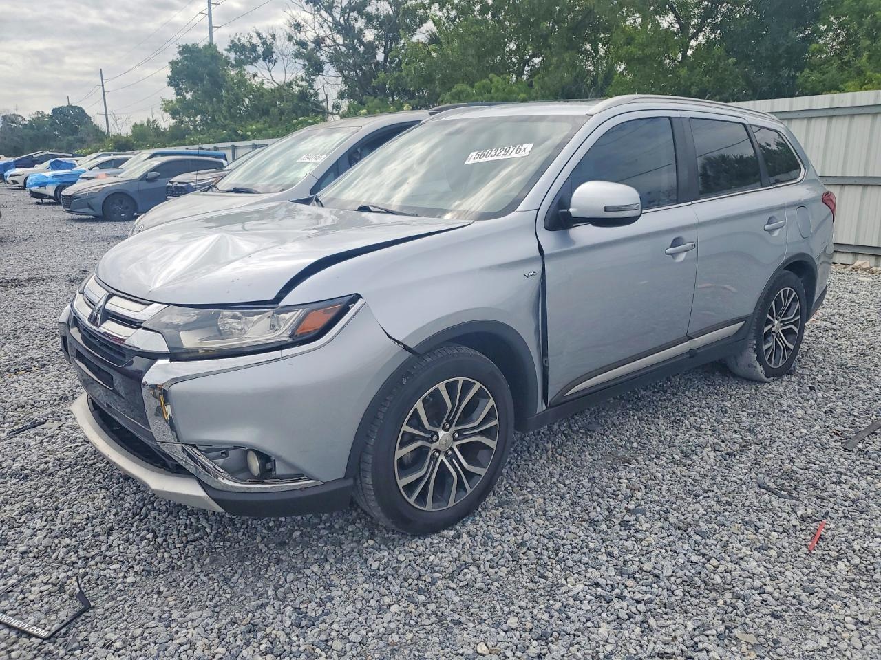 Salvage Mitsubishi Outlander Image