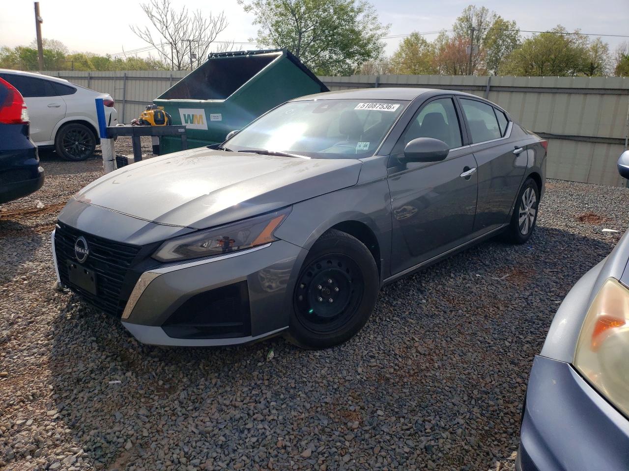 Salvage Nissan Altima Image