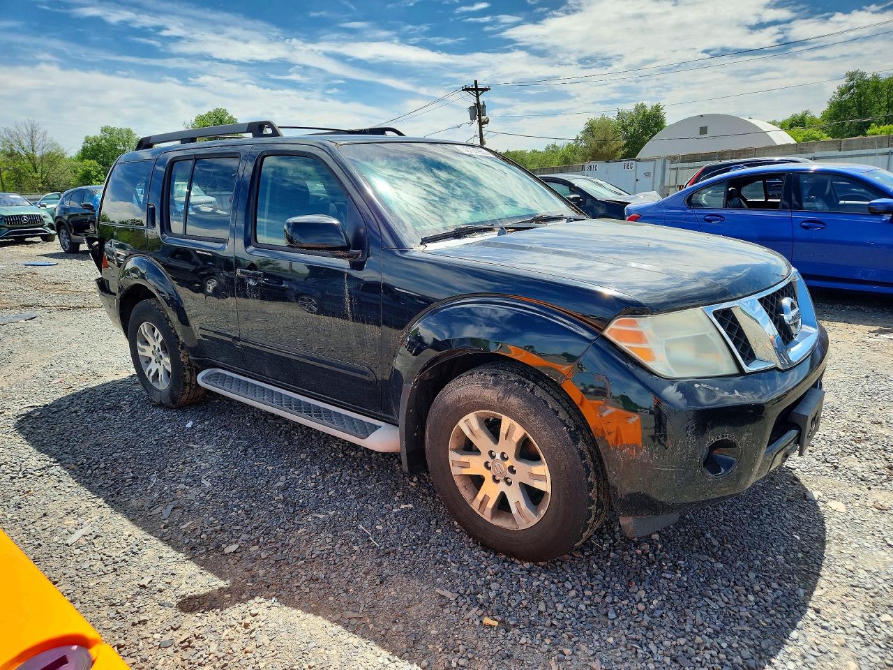 Nissan Pathfinder S