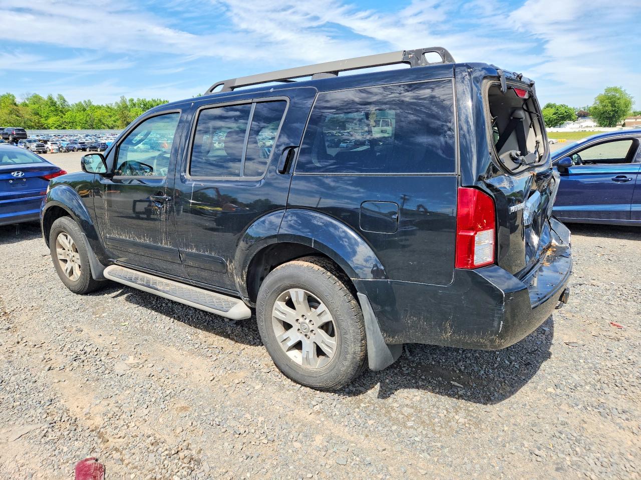 Nissan Pathfinder S