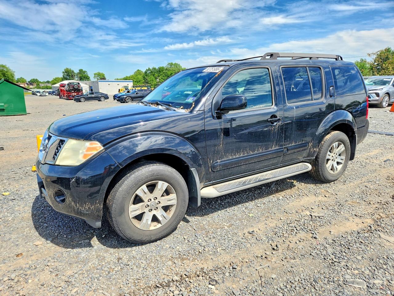 Salvage Nissan Pathfinder Image
