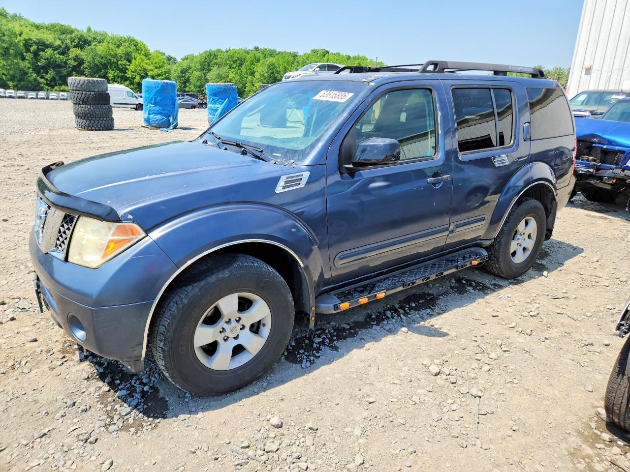 Salvage Nissan Pathfinder Image