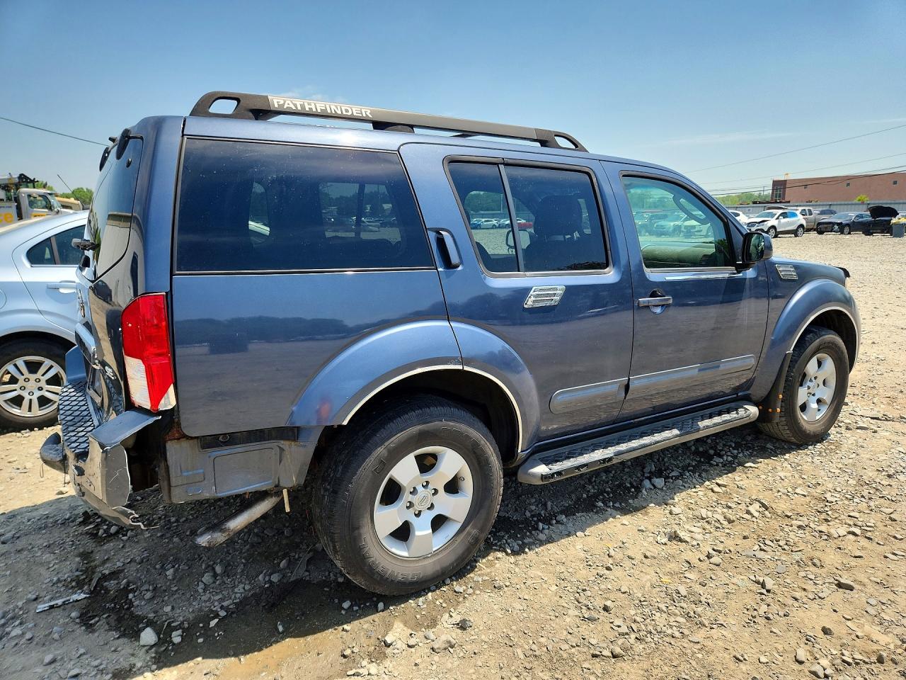 Nissan Pathfinder S