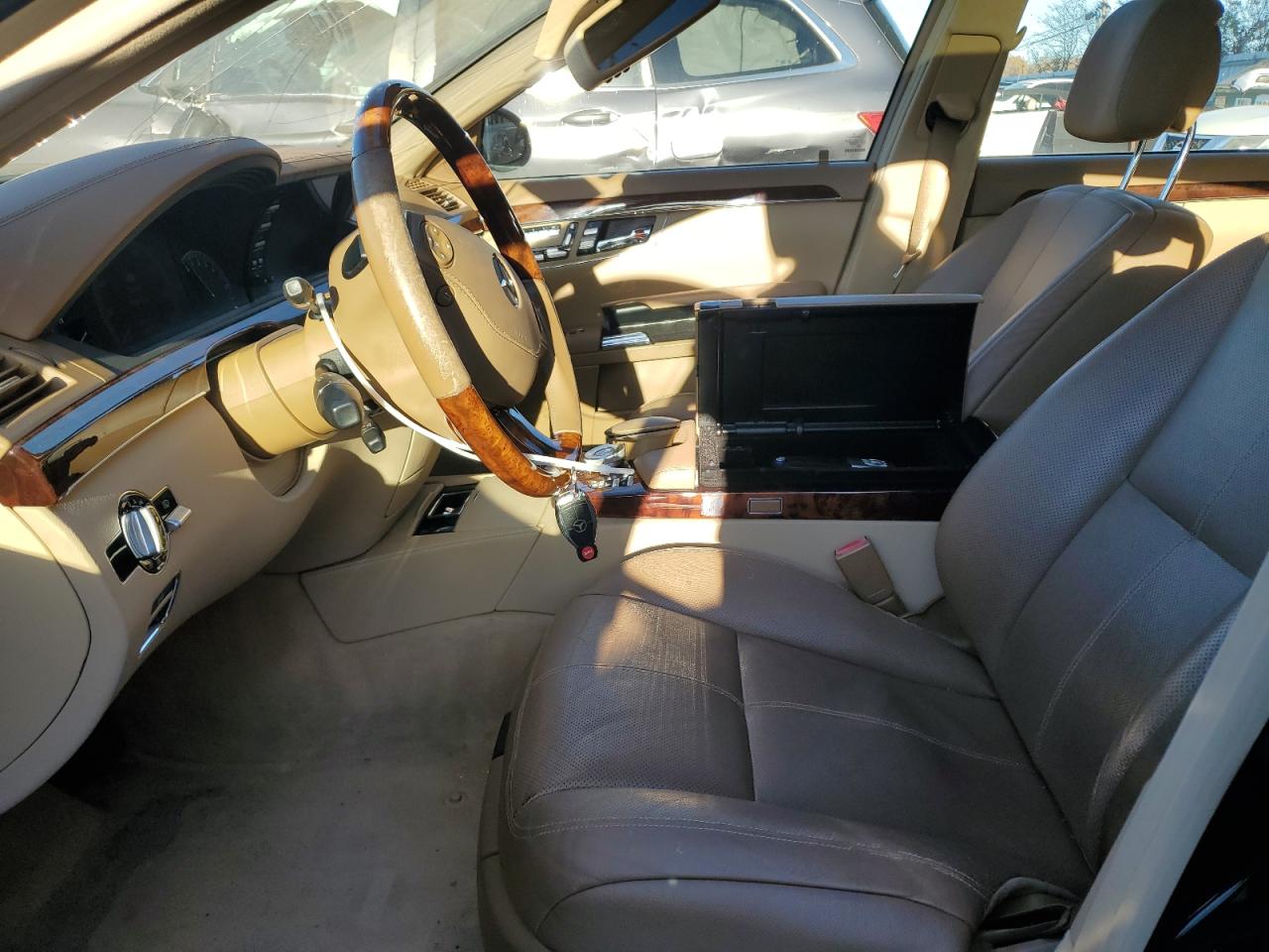 Mercedes-Benz S-Class 550
