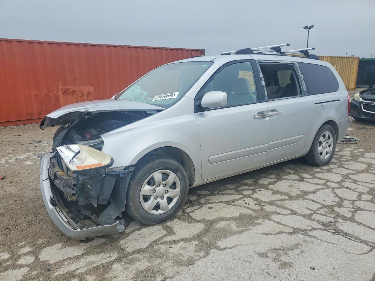 Salvage Kia Sedona Image