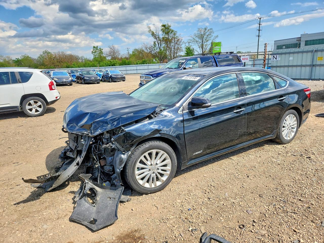 Salvage Toyota Avalon Image