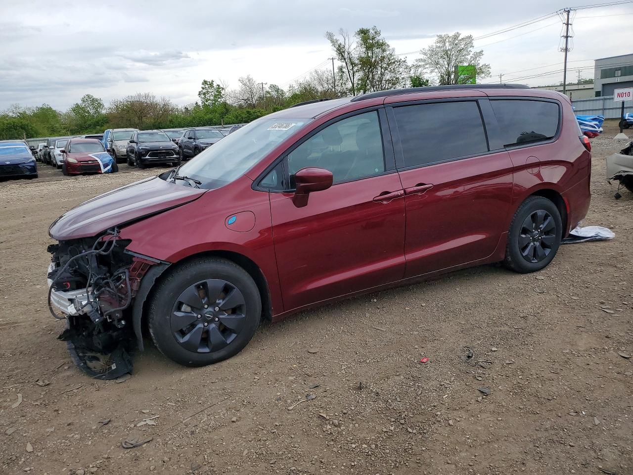 Salvage Chrysler Pacifica Image